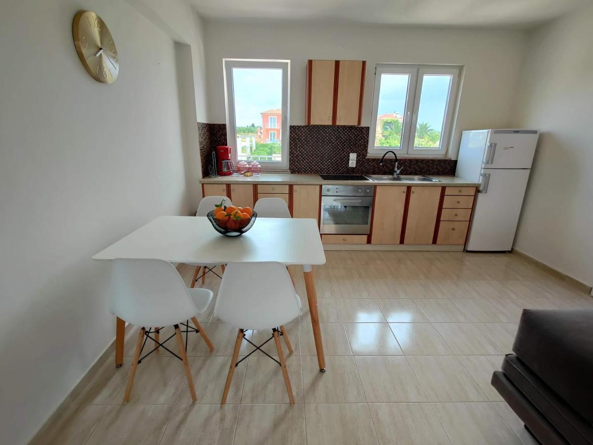 Iridia Resort Villas Foiníki エクステリア 写真