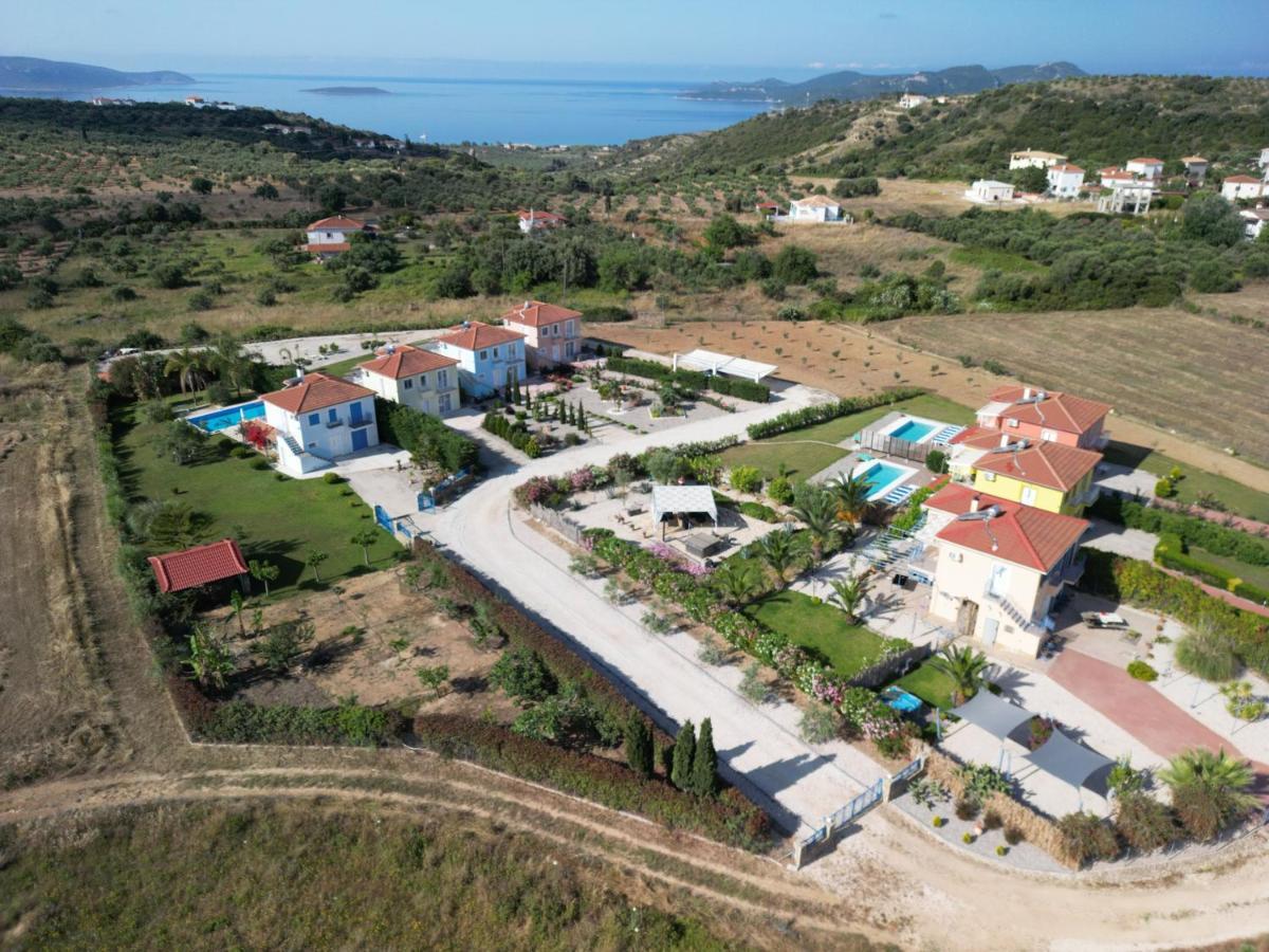 Iridia Resort Villas Foiníki エクステリア 写真